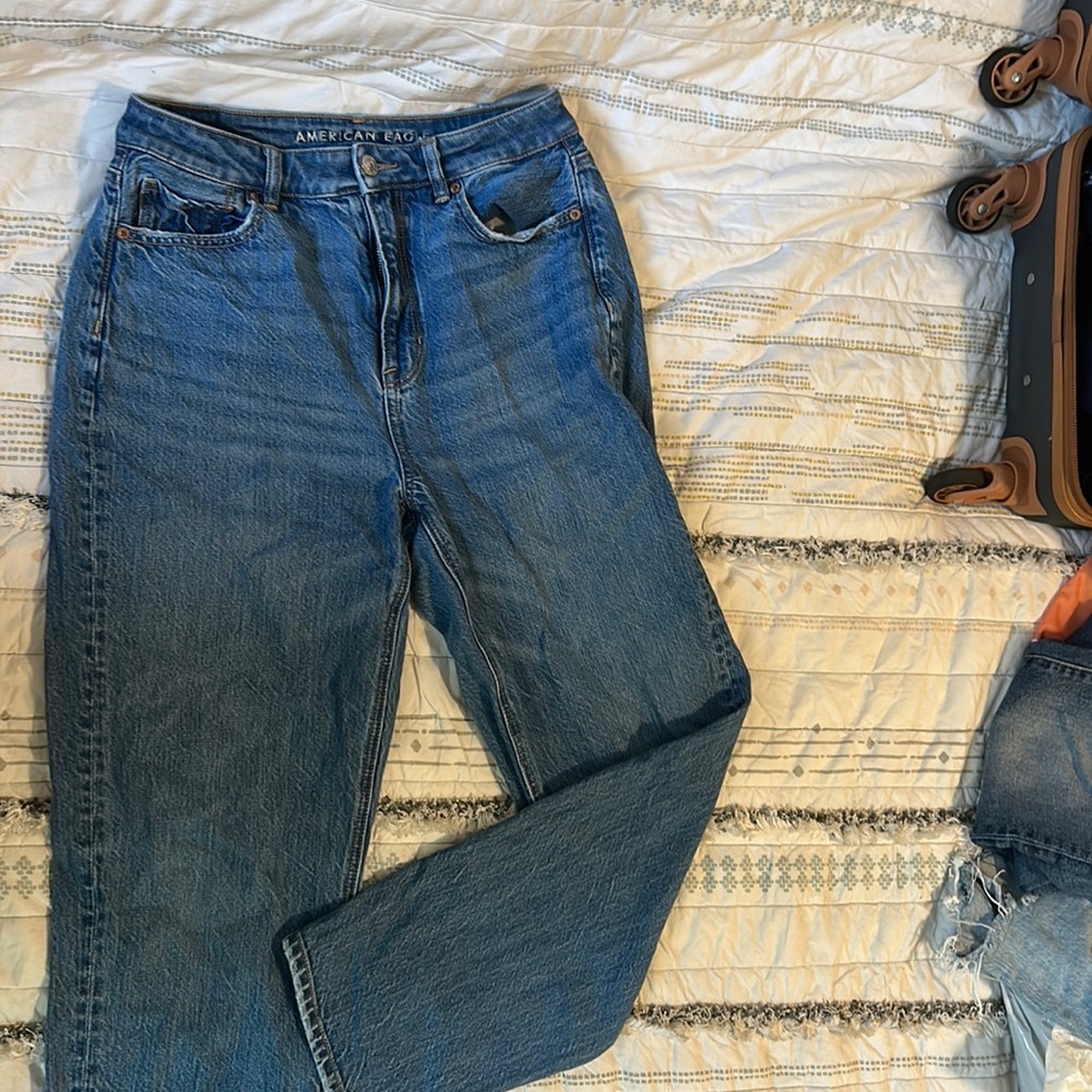American eagle boyfriend, jeans, size 4 regular comfort, stretch waistband